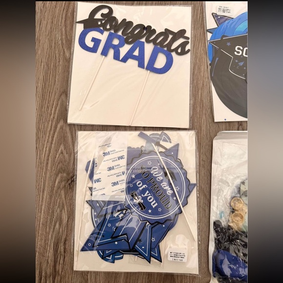 NEW| Graduation Party Decorations Lot - Picture 2 of 4